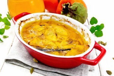 Hurmalar tavada bal ile pişirildi.