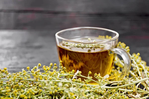 Chá Ervas Absinto Cinza Uma Xícara Vidro Flores Frescas Sagebrush — Fotografia de Stock