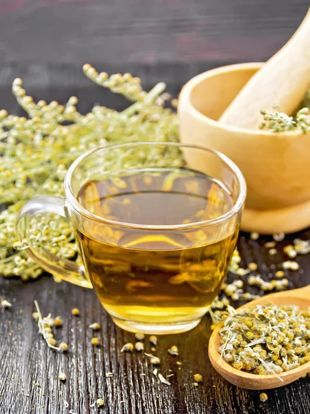 Hierbas Ajenjo Gris Una Taza Vidrio Flores Secas Sagebrush Cuchara —  Fotos de Stock