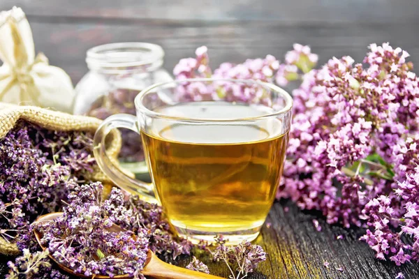 Oregano Kräutertee Einer Glasschale Frische Blumen Getrocknete Majoranblüten Einem Beutel — Stockfoto