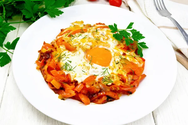 Fried Eggs Tomatoes Sweet Pepper Onions Herbs Plate Napkin Parsley — Stock Photo, Image