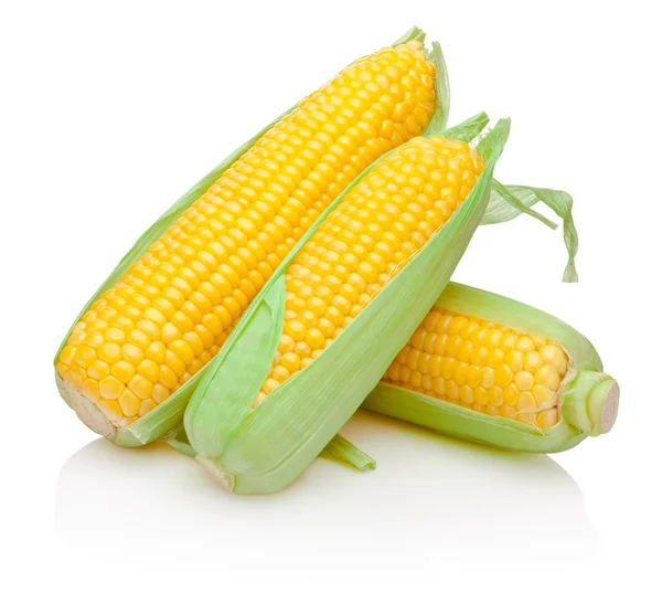 Tres mazorca de maíz aisladas sobre fondo blanco —  Fotos de Stock
