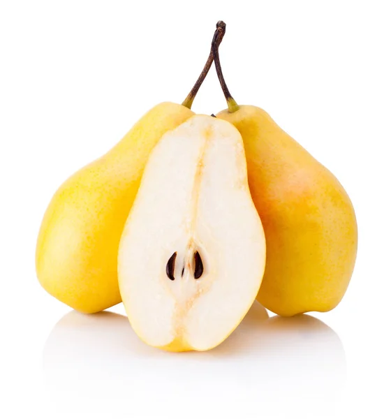 Frutos maduros de pera amarilla aislados sobre fondo blanco — Foto de Stock