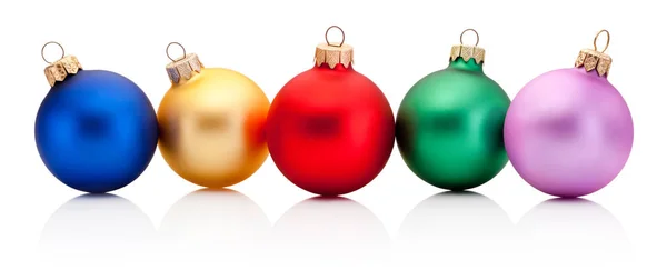 Cinco adornos de colores navideños Aislados sobre fondo blanco —  Fotos de Stock