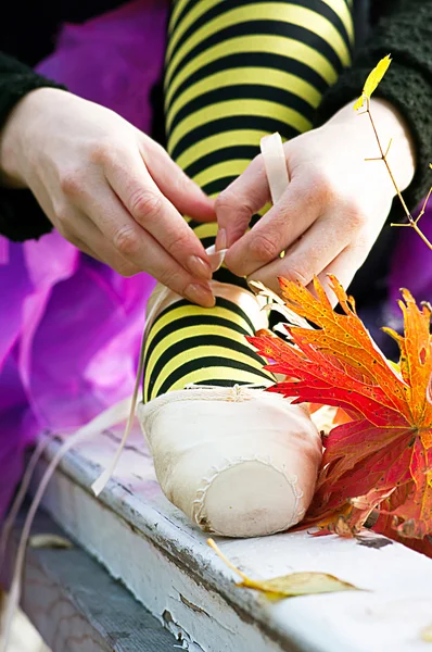 Ballet schoentjes strikken — Stockfoto