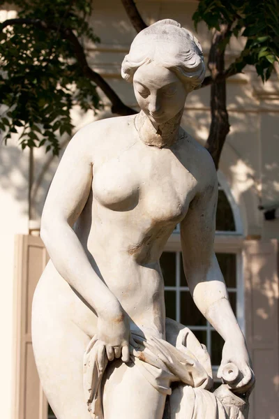 Statue of a woman — Stock Photo, Image