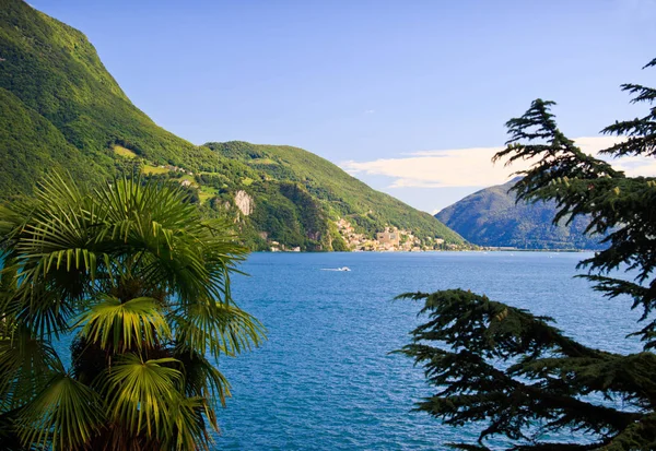 Uitzicht op het meer Lugano — Stockfoto