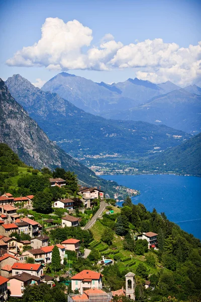 Lugano cidade com vista para o lago Lugano — Fotografia de Stock