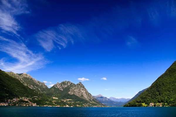 Luganského jezera ve Švýcarsku — Stock fotografie