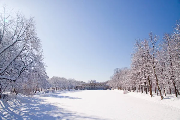 Pałac Wodzie Zamarzniętym Jeziorze Widok Warszawie Lazienki Park Polska — Zdjęcie stockowe