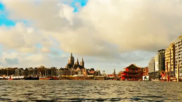 Gracht Canal Sint-Nicolaaskerk Church — Stockvideo