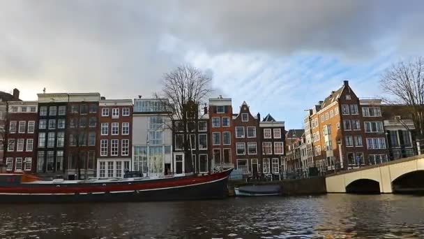 Visa från kanalen till gatorna i Amsterdam — Stockvideo