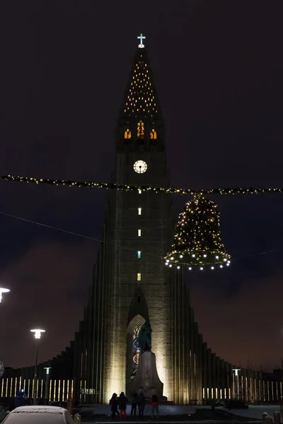 Hallgrimskirkja catedral em reykjavik — Fotografia de Stock