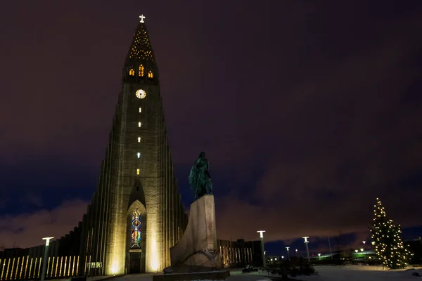 Hallgrimskirkja kathedraal in reykjavik — Stockfoto