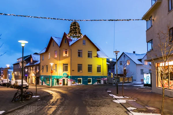 Skolavordustigur street i centrala delen av Reykjavik — Stockfoto