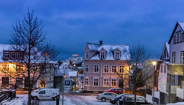 Skolavordustigur street i centrala delen av Reykjavik — Stockfoto