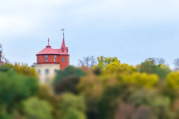 Blick auf den Hügel des Europäischen Platzes, das Museum des Wassers — Stockfoto