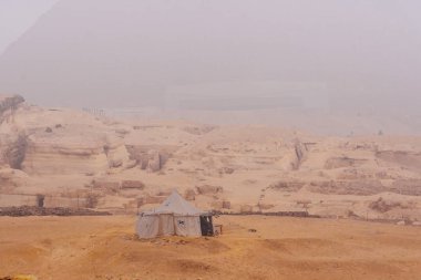 Ünlü Sfenks ve piramitlerin 