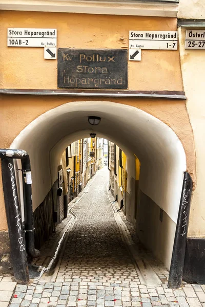 Vista da rua da cidade velha em Estocolmo — Fotografia de Stock