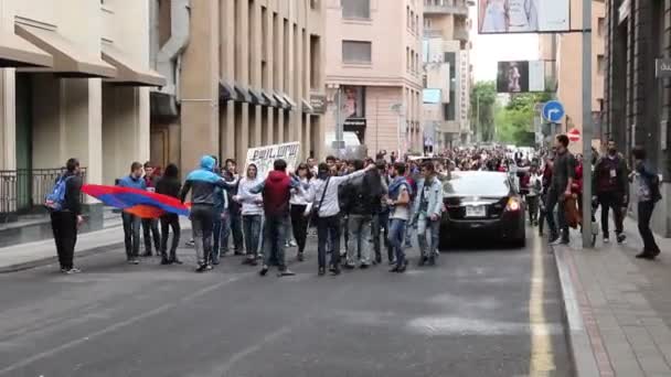 Protesto em Erevan contra o novo primeiro-ministro — Vídeo de Stock