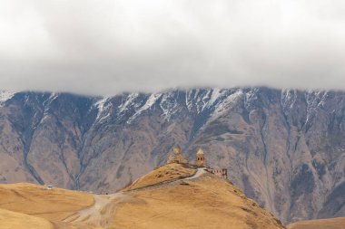 Holy Trinity Kilisesi Georgia Gergeti köyü yakınındaki