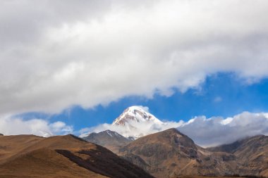 Mount Kazbegi görünümünü