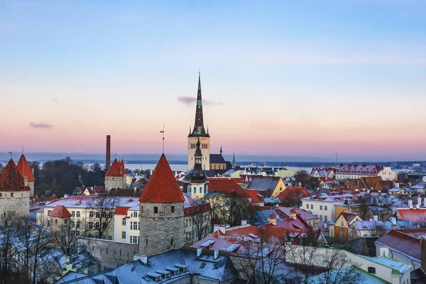Città vecchia di Tallinn in inverno — Foto Stock