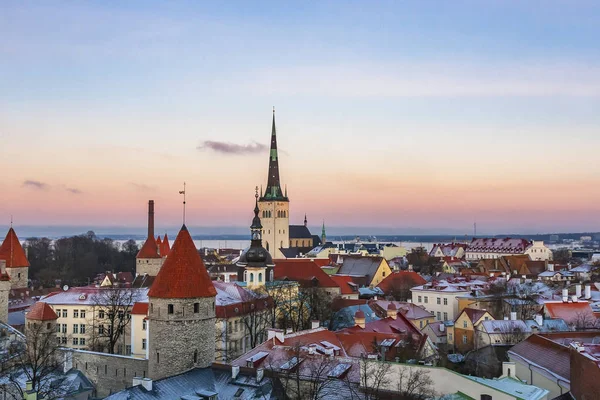 Старый город Таллинн в зимнее время — стоковое фото