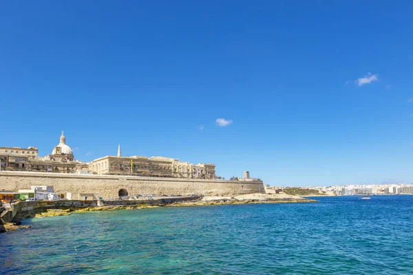Vista aérea do horizonte da entrada do mar de Valletta — Fotografia de Stock
