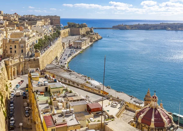 Древние укрепления Валлетты, великая гавань Мальты — стоковое фото