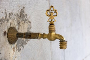 Sultanahmet Camii içinde ritüel abdest için dokunun. Kendini yıkama nessesery önce Islam özveri olduğunu.