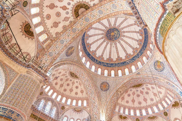 Türkiye'nin görülecek. Istanbul'da Sultanahmet Camii. Türk anıt iç.