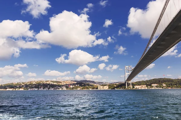 イスタンブール、ボスポラス海峡のクルーズの観光スポット — ストック写真