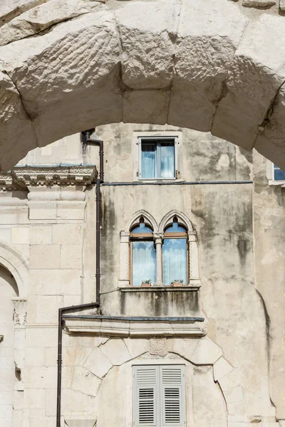 Visões da Croácia. Bela cidade Split. Paraíso croata. Palácio de Diocleciano . — Fotografia de Stock