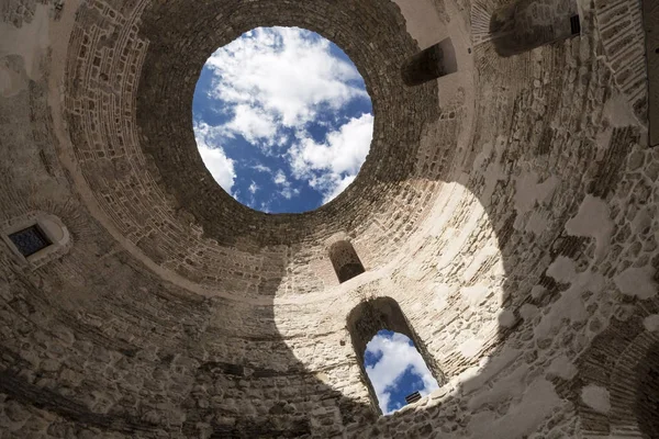 Hırvatistan'ın görülecek. Güzel bir şehir Split. Hırvat cennet. Diocletianus Sarayı. — Stok fotoğraf