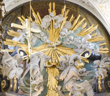 Polonya 'daki Pauline Manastırı. Czestochowa 'daki Aziz Mary Sığınağı. Polonya 'da hac için önemli bir yer. Jasna Gora 'daki kilisenin içinde..