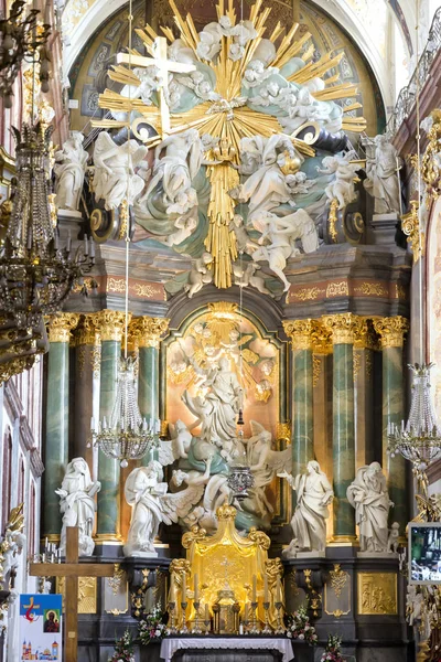 Pauline monastery in Poland. St. Mary's Sanctuary in Czestochowa. Important place of pilgrimage in Poland. Intereior of church on Jasna Gora. — Stockfoto