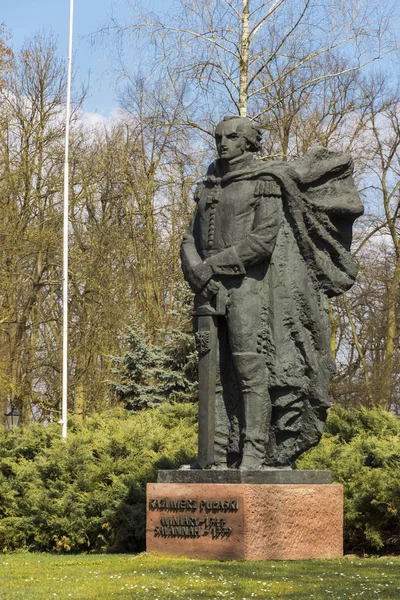 Local de nascimento: Casimir Pulaski. Warka na Polónia. Bela casa senhorial no campo polonês . — Fotografia de Stock