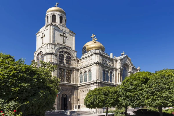 Dormition of the Mother of God - Cathedral in Varna. City at Black Sea. — 스톡 사진