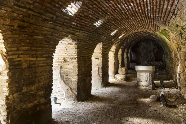 Antiguo baño romano (thermae) en Varna, ciudad portuaria en el Mar Negro en Bulgaria  . —  Fotos de Stock