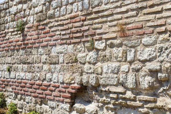 Antiguo baño romano (thermae) en Varna, ciudad portuaria en el Mar Negro en Bulgaria  . — Foto de Stock