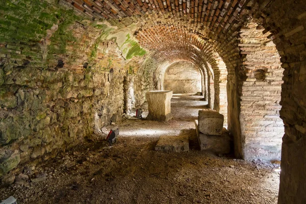 Antiguo baño romano (thermae) en Varna, ciudad portuaria en el Mar Negro en Bulgaria  . —  Fotos de Stock