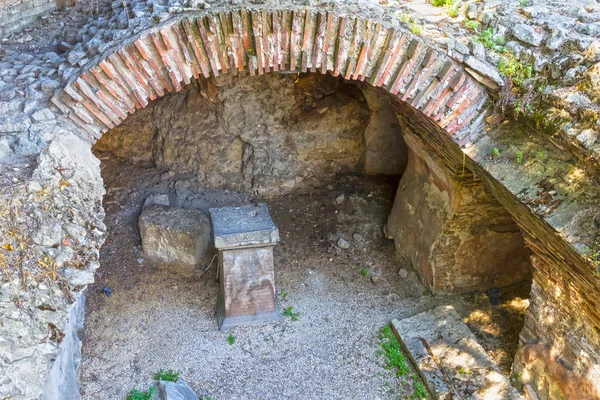 Antiguo baño romano (thermae) en Varna, ciudad portuaria en el Mar Negro en Bulgaria  . —  Fotos de Stock