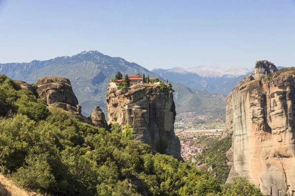 Meteora - skalní útvar ve středním Řecku. Největší a nejznámější postavené komplexy východních pravoslavných klášterů. — Stock fotografie