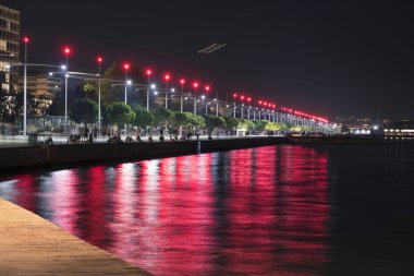 Selanik 'in yeni deniz kenarı. Yunanistan 'da renkli liman.