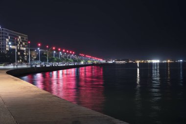 Selanik 'in yeni deniz kenarı. Yunanistan 'da renkli liman.