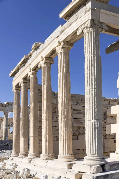 雅典卫城的风景希腊首都雅典的名城 古代纪念碑 免版税图库图片