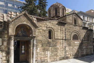 Atina 'daki Panagia Kapnikarea Kilisesi manzarası. Atina 'da ünlü yerler, Yunanistan' ın başkenti. Antik anıtlar.