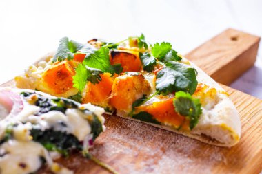 Kabak ve Salantro beyaz pizza. İtalyan mutfağı