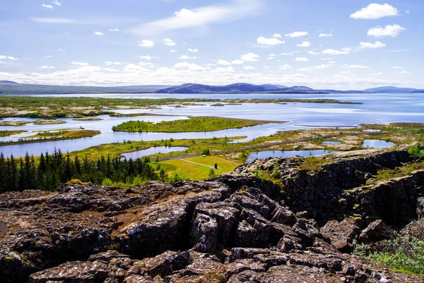 Park narodowy i rzeki. Thingvellir w Islandii widok boczny 12.06,2017 — Zdjęcie stockowe